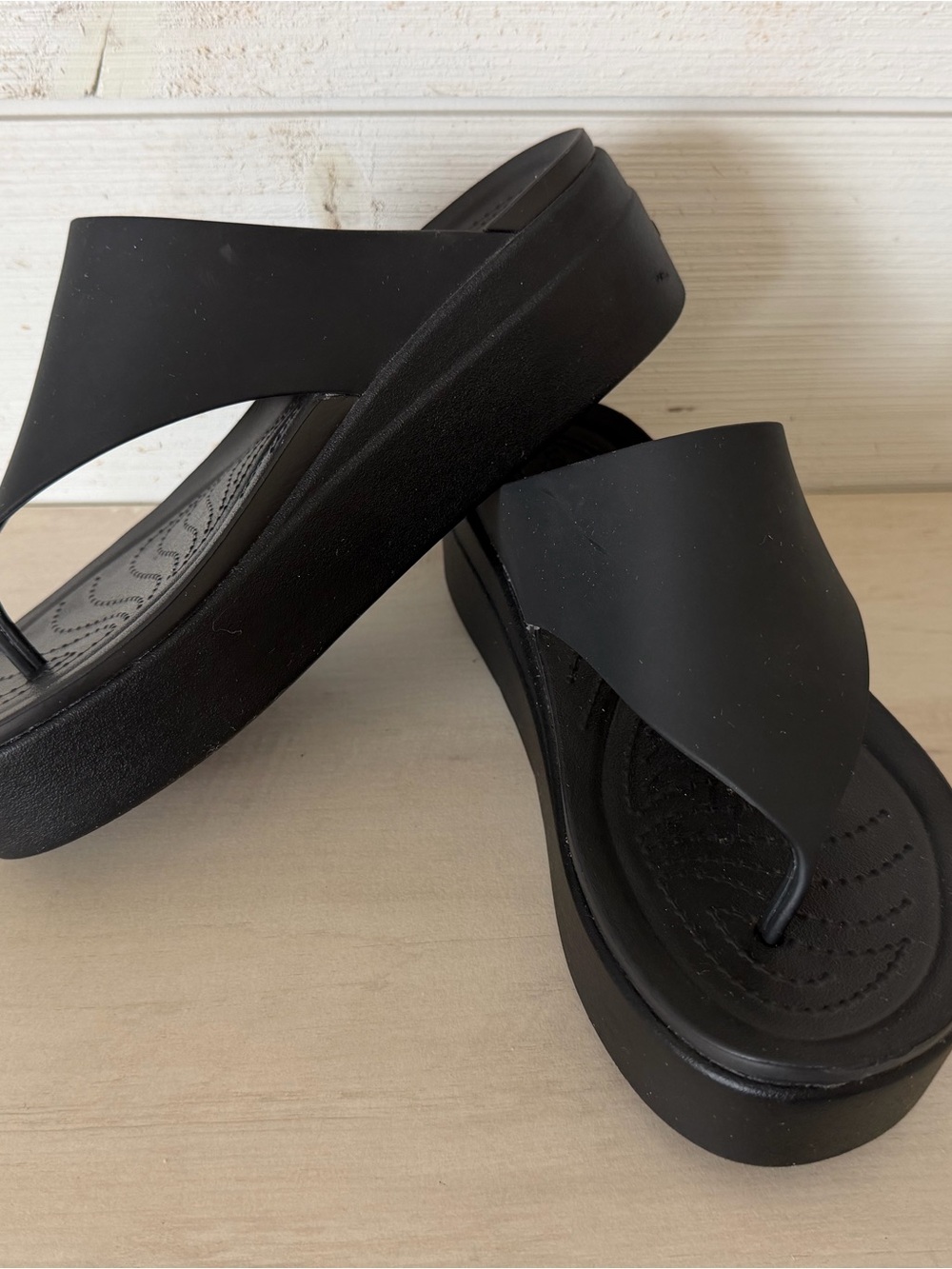 Crocs 208727 LiteRide Brooklyn Platform Wedge Thong Sandals Women’s Size 7 Black